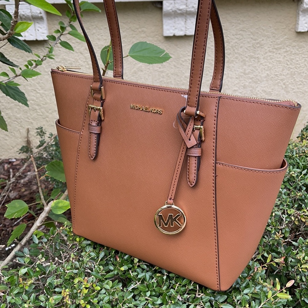 MICHAEL KORS CHARLOTTE LG TOP ZIP TOTE LUGGAGE